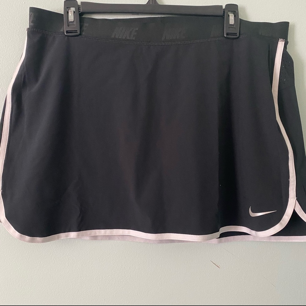 NIKE DRI FIT SKORT